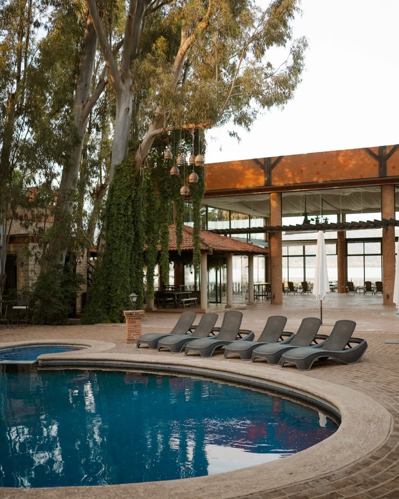 Quinta San Carlos pool and gardens